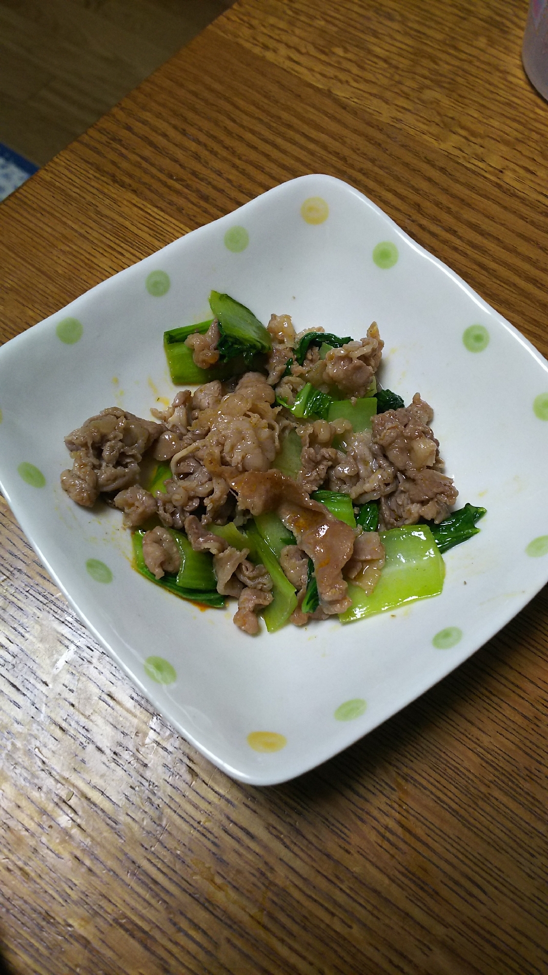 牛肉とチンゲン菜のトムヤムクンペースト炒め