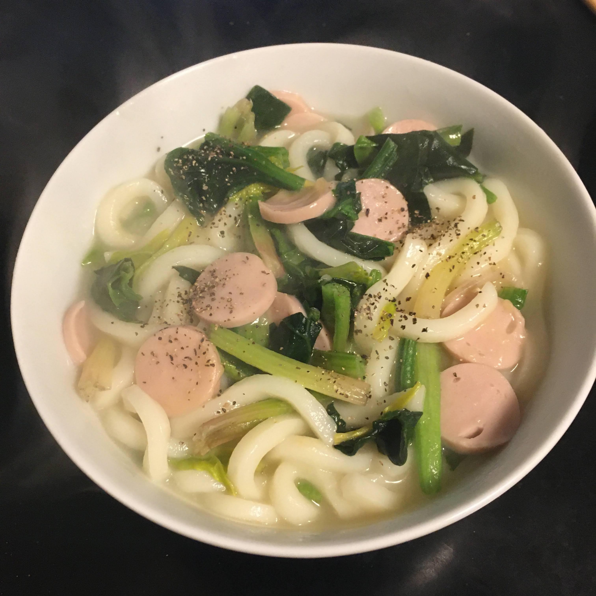 ほうれん草、魚肉ソーセージのクリームうどん