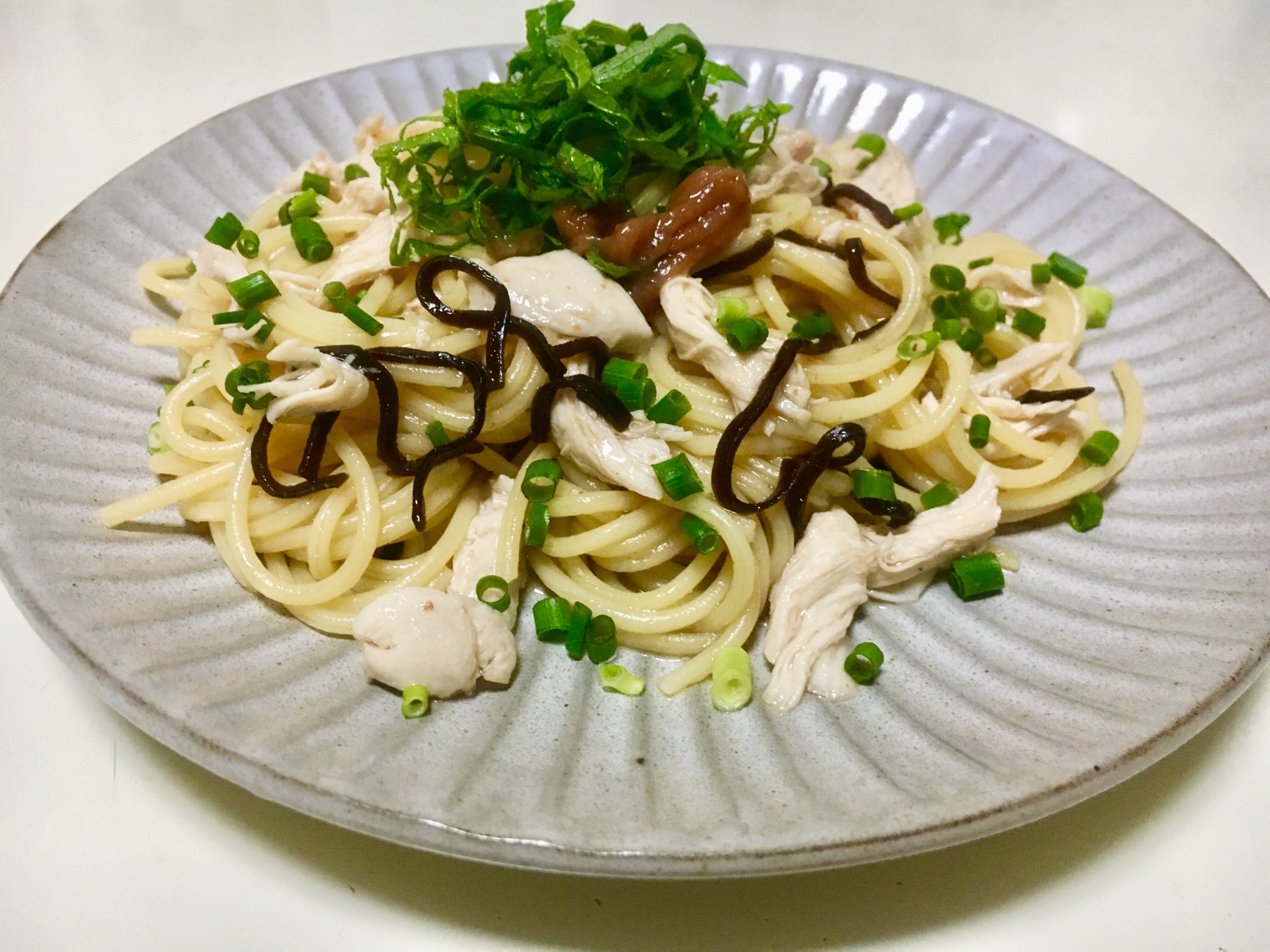 梅しそささみ塩昆布さっぱり冷製和風パスタ