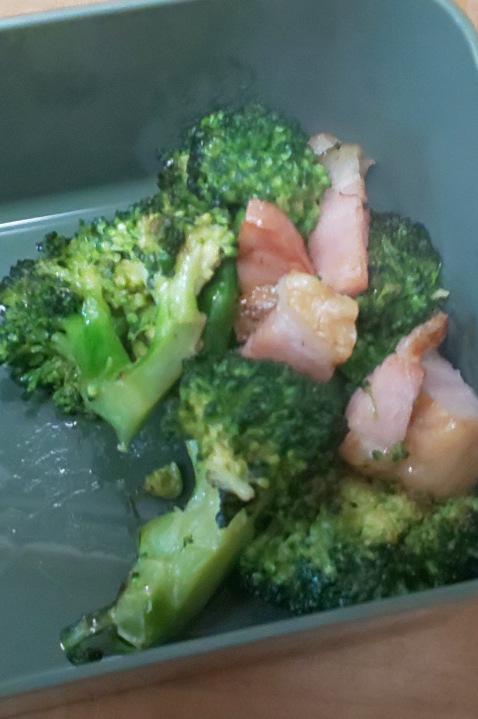 ブロッコリーとベーコンのマヨ炒め