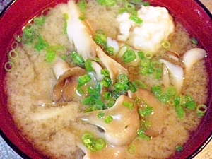 すり身と舞茸のお味噌汁