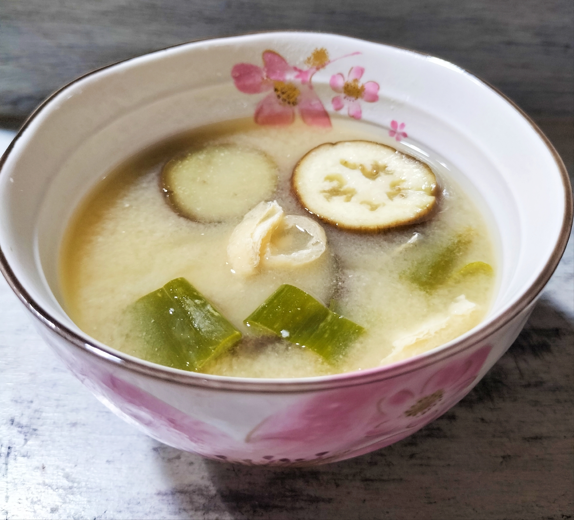 茄子と油揚げと長ねぎのお味噌汁