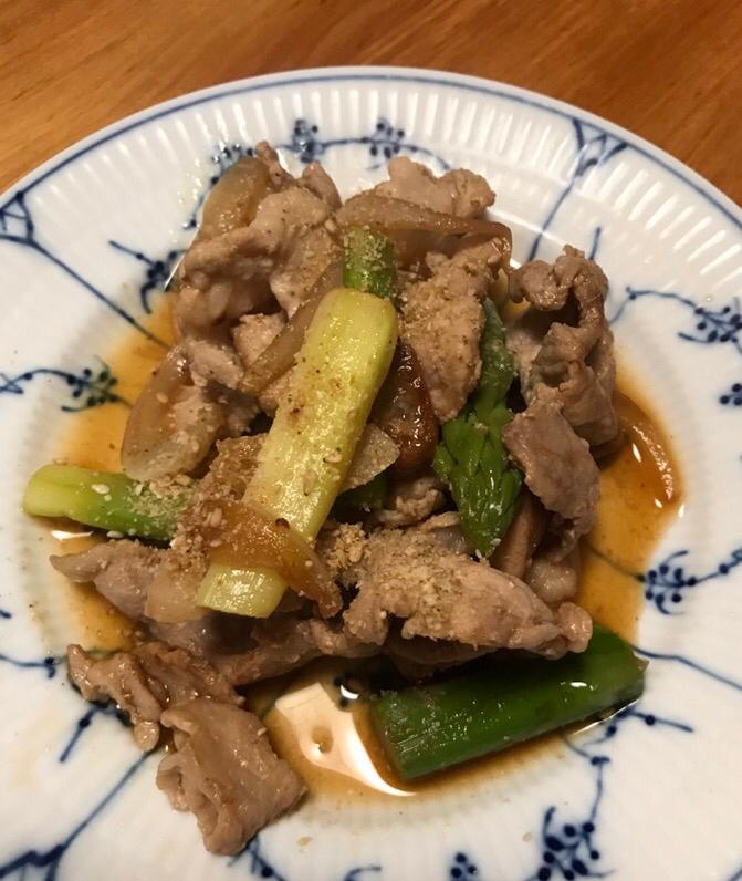 アスパラと豚肉のごまポン酢炒め