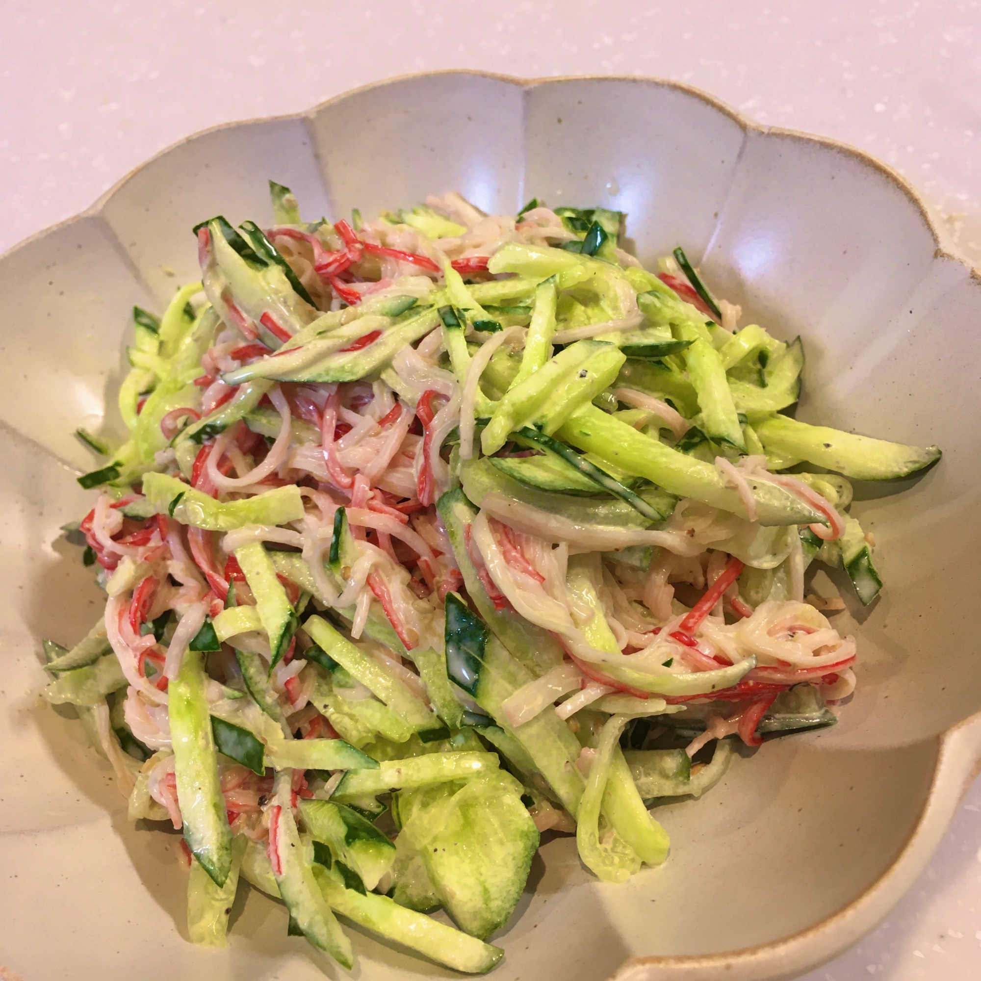 ご飯にもう一品！キュウリとカニカマのサラダ