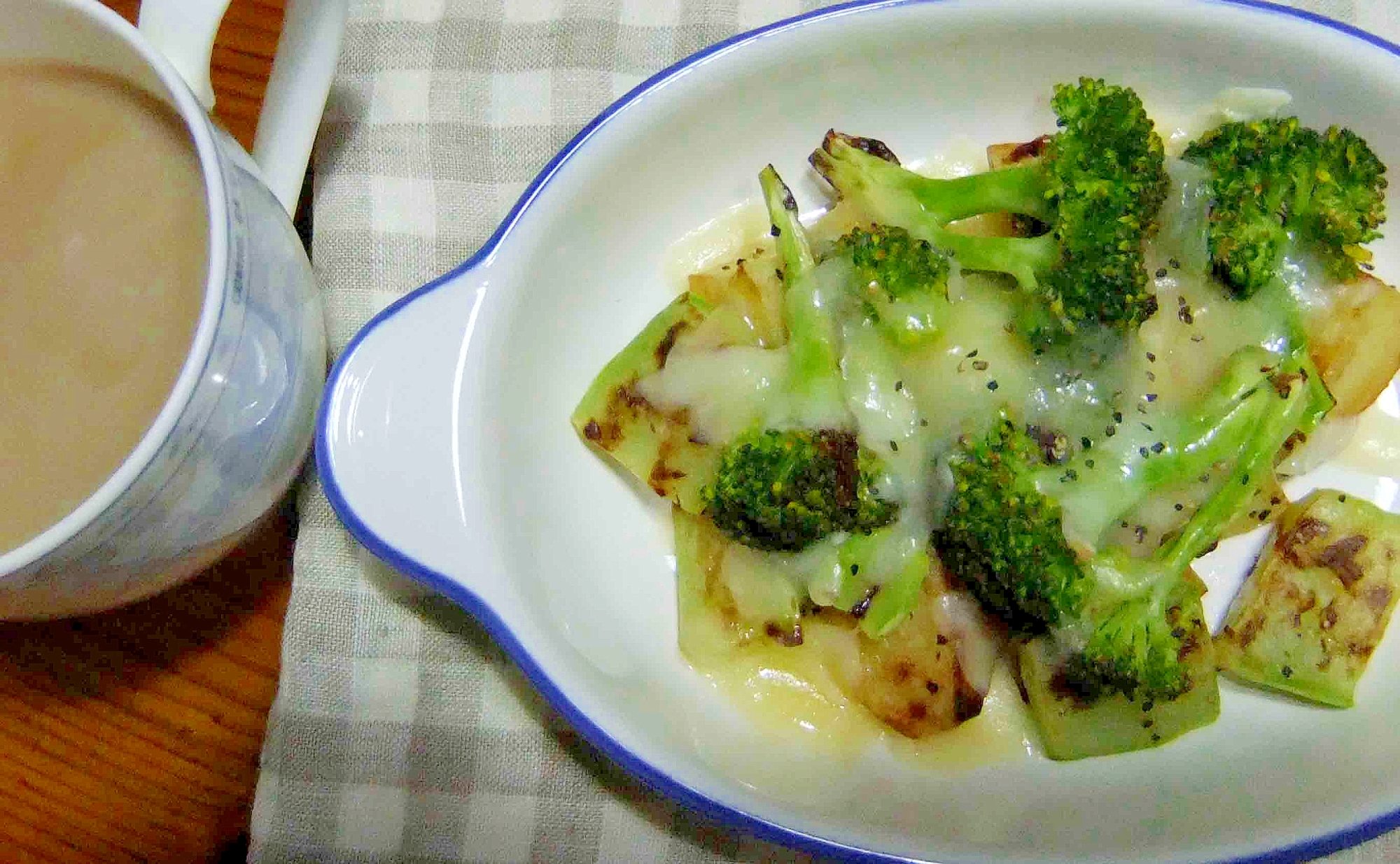 ブロッコリーの葉と茎のチーズ焼き レシピ 作り方 By ｃａｃｈｅｃａｃｈｅ 楽天レシピ