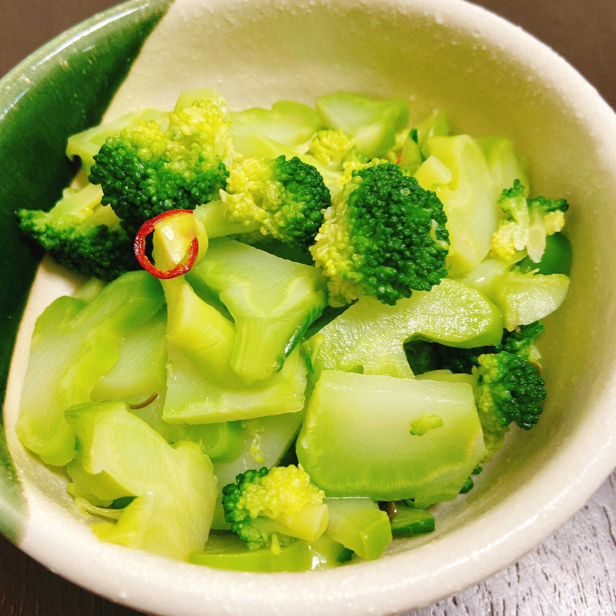 茎も食べれる まるごとブロッコリーの浅漬け レシピ 作り方 By Chocolat 0215 楽天レシピ 茎も食べれる まるごとブロッコリーの浅漬け レシピ 作り方 By Chocolat 0215 楽天レシピ