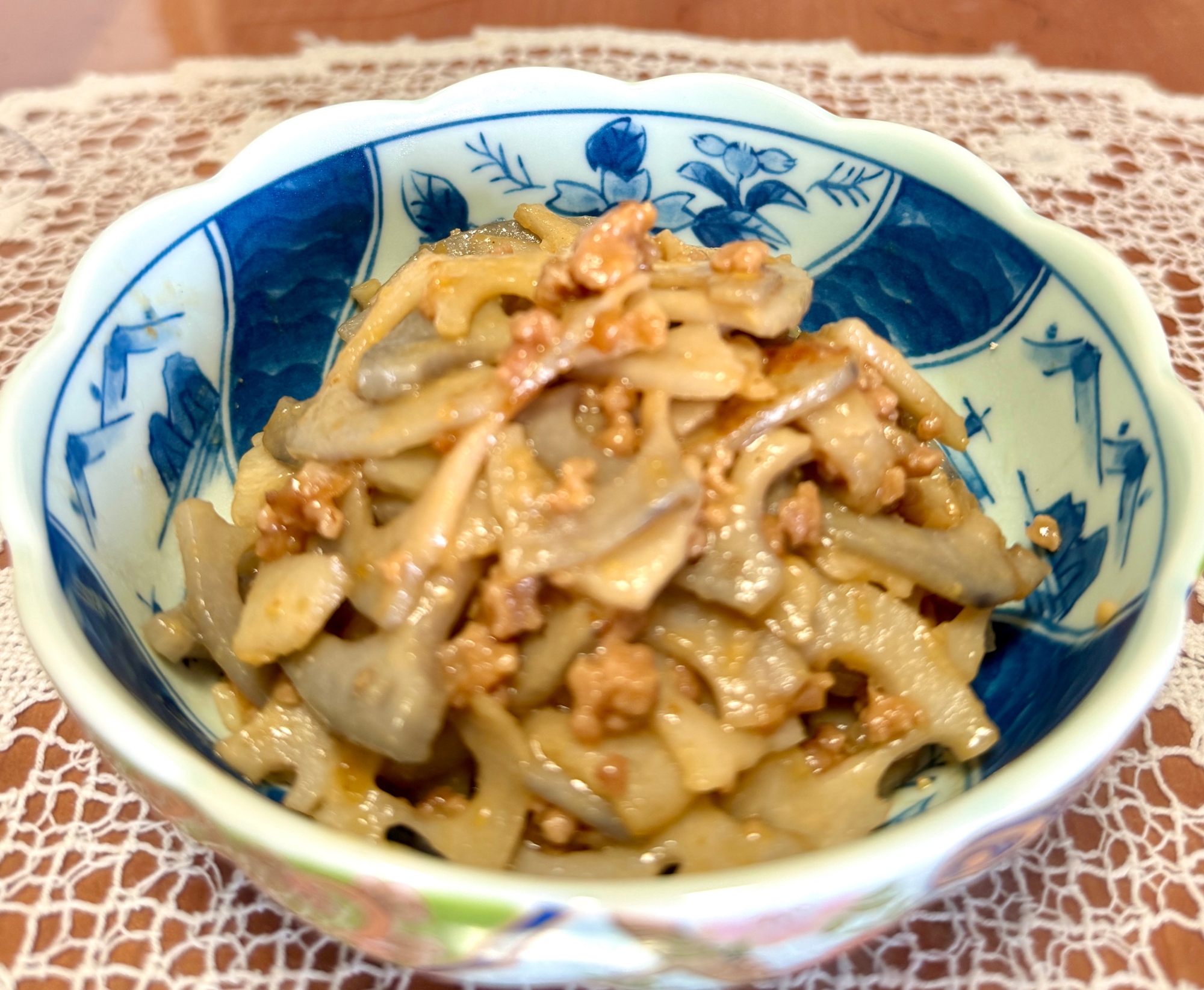 作り置きの肉味噌で！旨辛れんこんの☆きんぴら