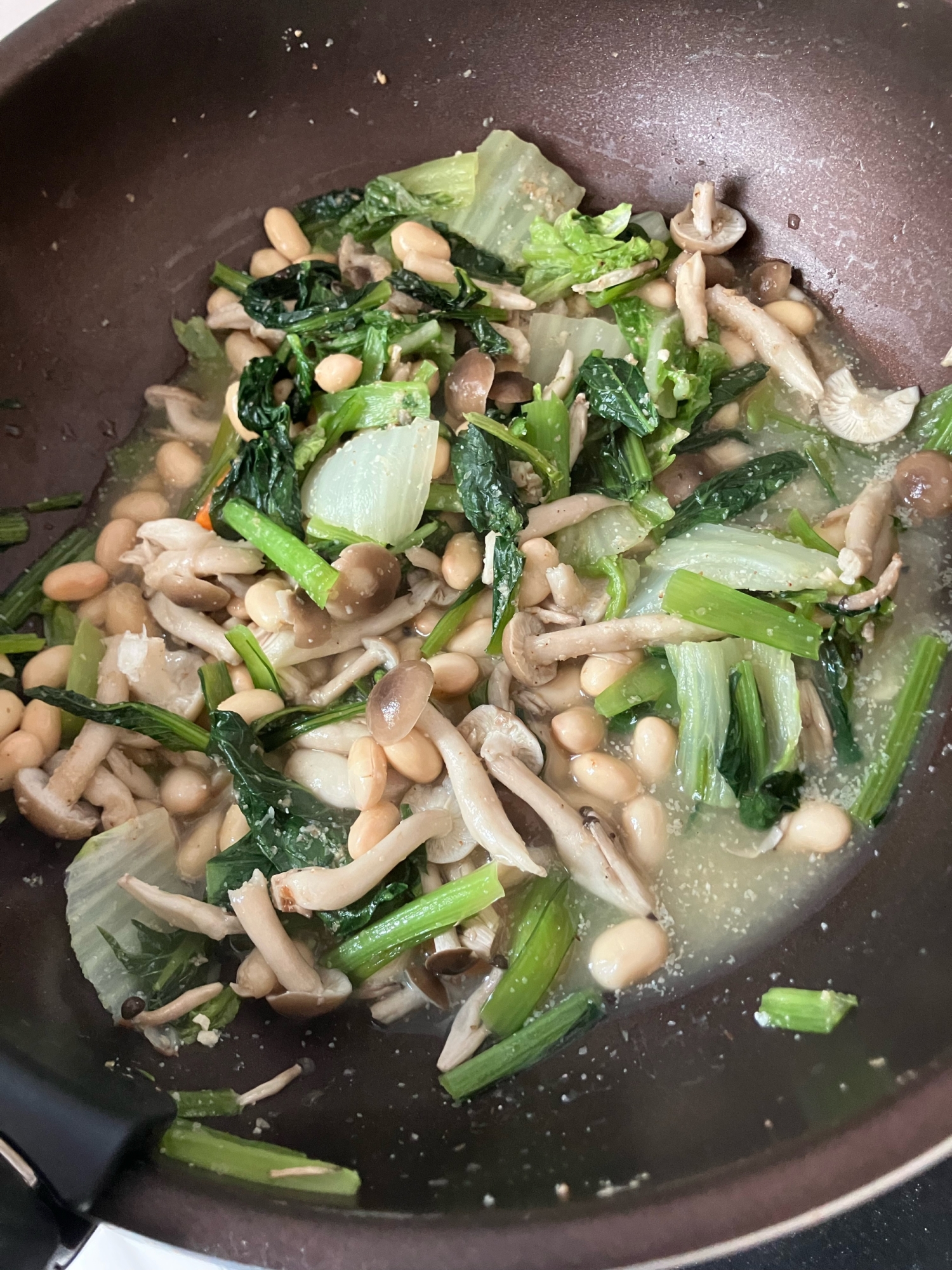 春菊としめじと豆の味噌炒め