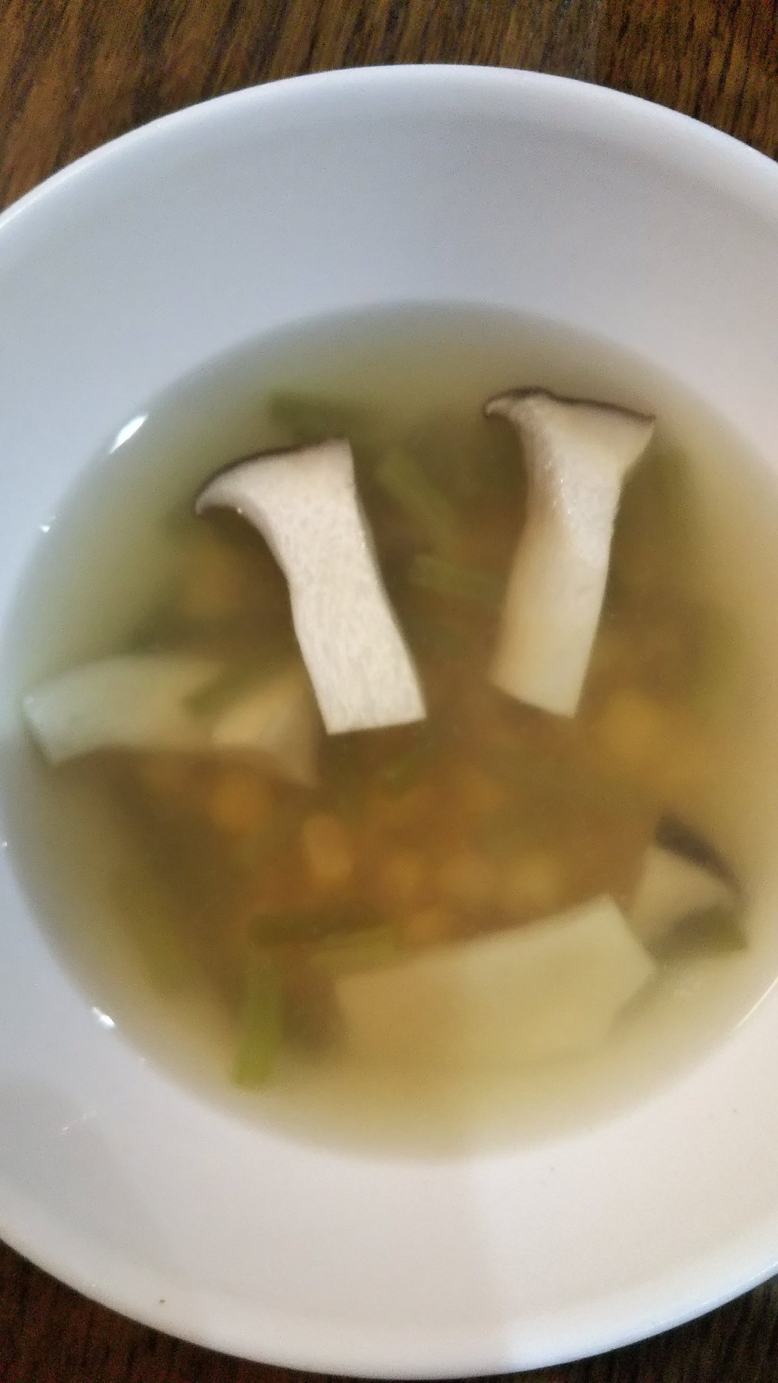 さつまいものつるとエリンギの中華スープ
