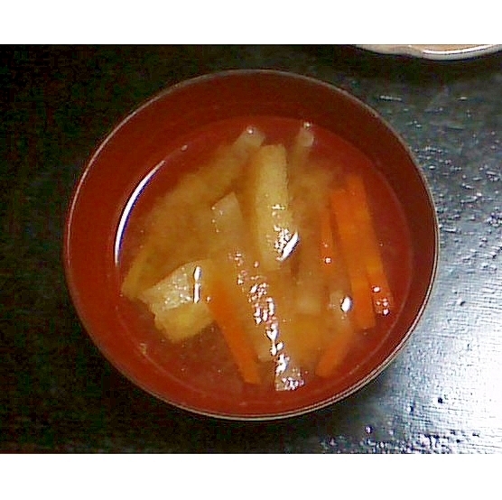 大根・にんじん・油揚げの味噌汁