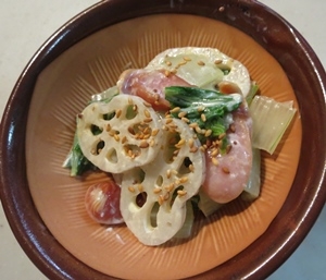 れんこんがシャキシャキしてレモンの酸味とマヨネーズがよく合ってます水菜の代わりにしろ菜を使いました。ごちそうさま