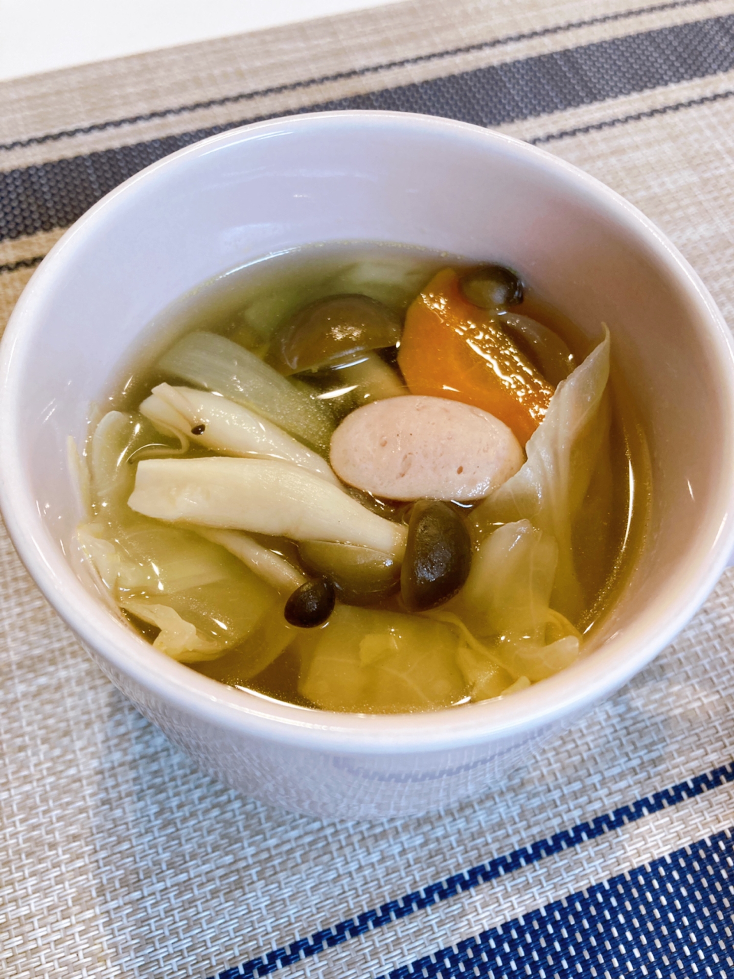 野菜たっぷり！ウィンナーとキャベツのスープ♡