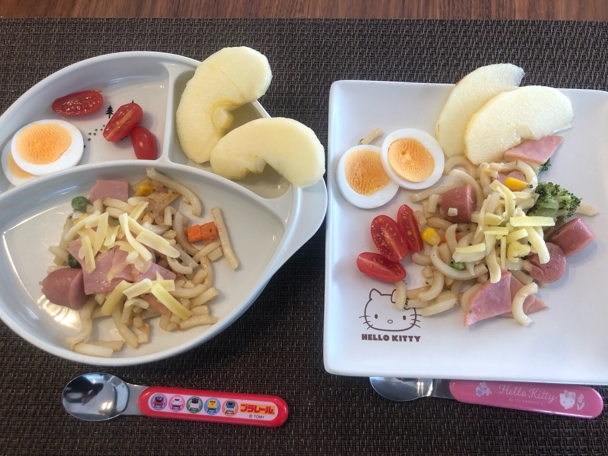 ハムウインナーソーセージのお子様焼きうどん。971