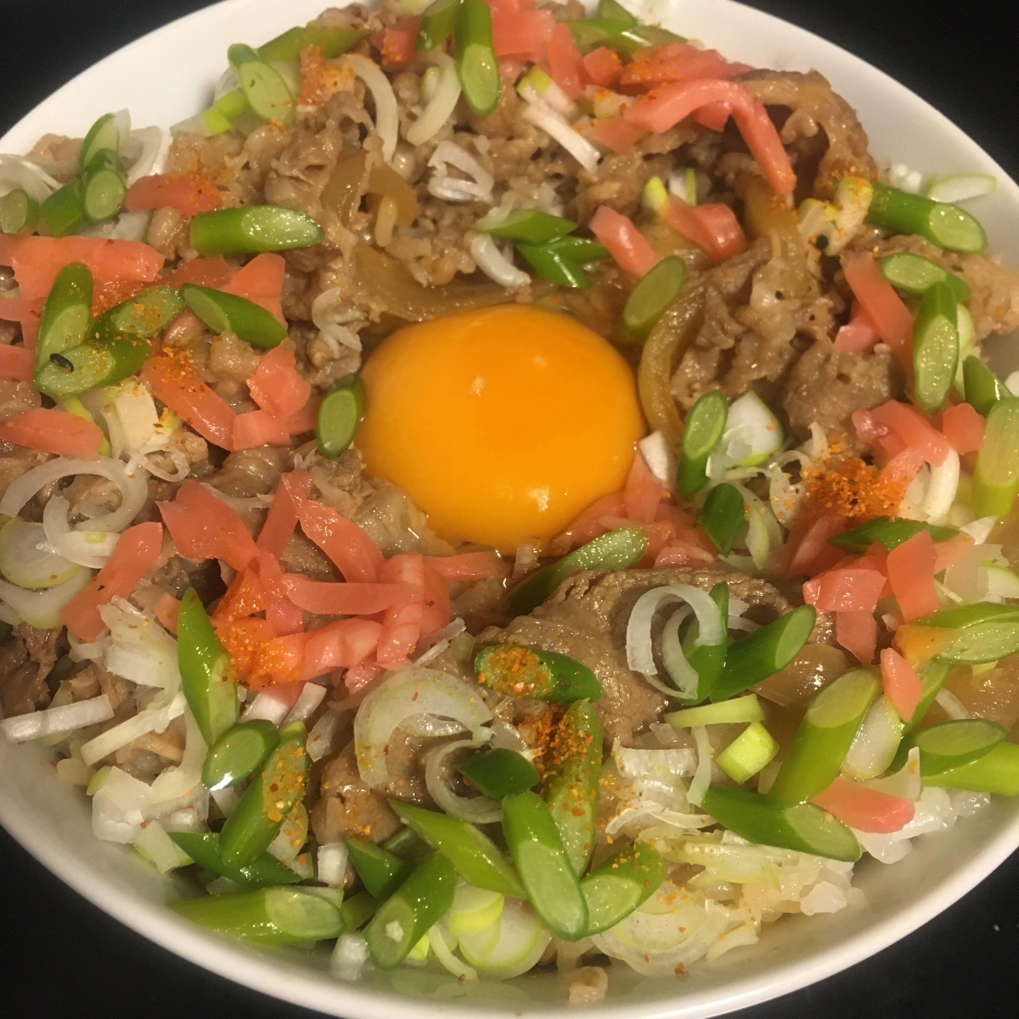 にんにくの芽、ねぎの月見牛丼