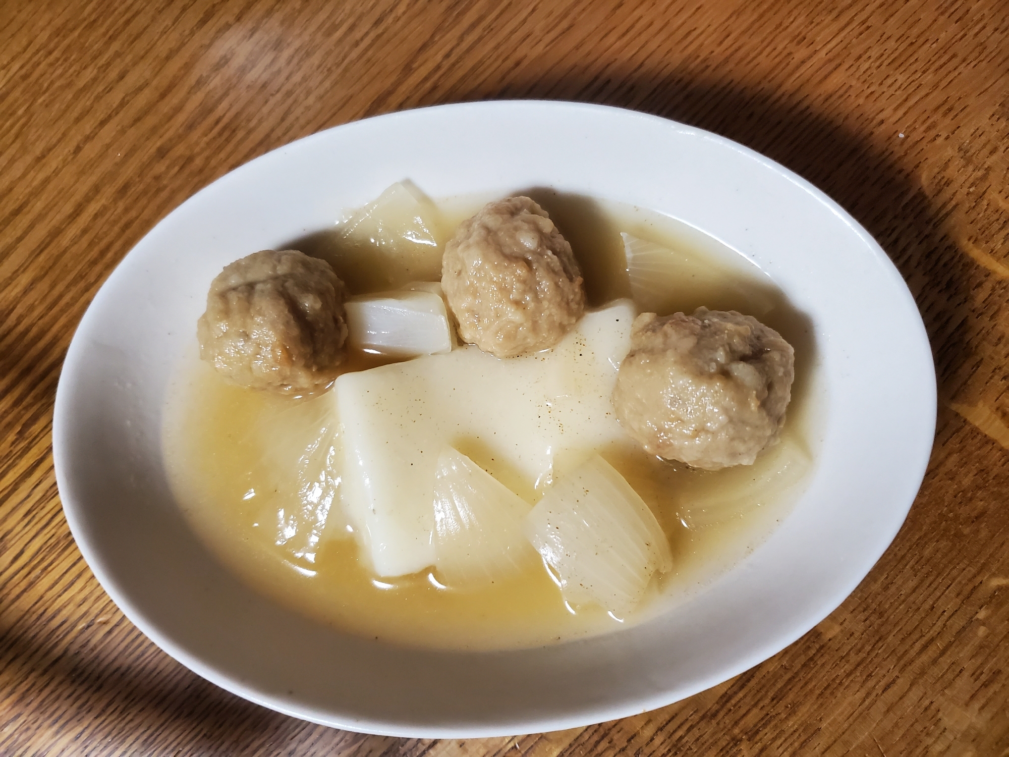 肉団子と新玉ねぎと餅の煮物