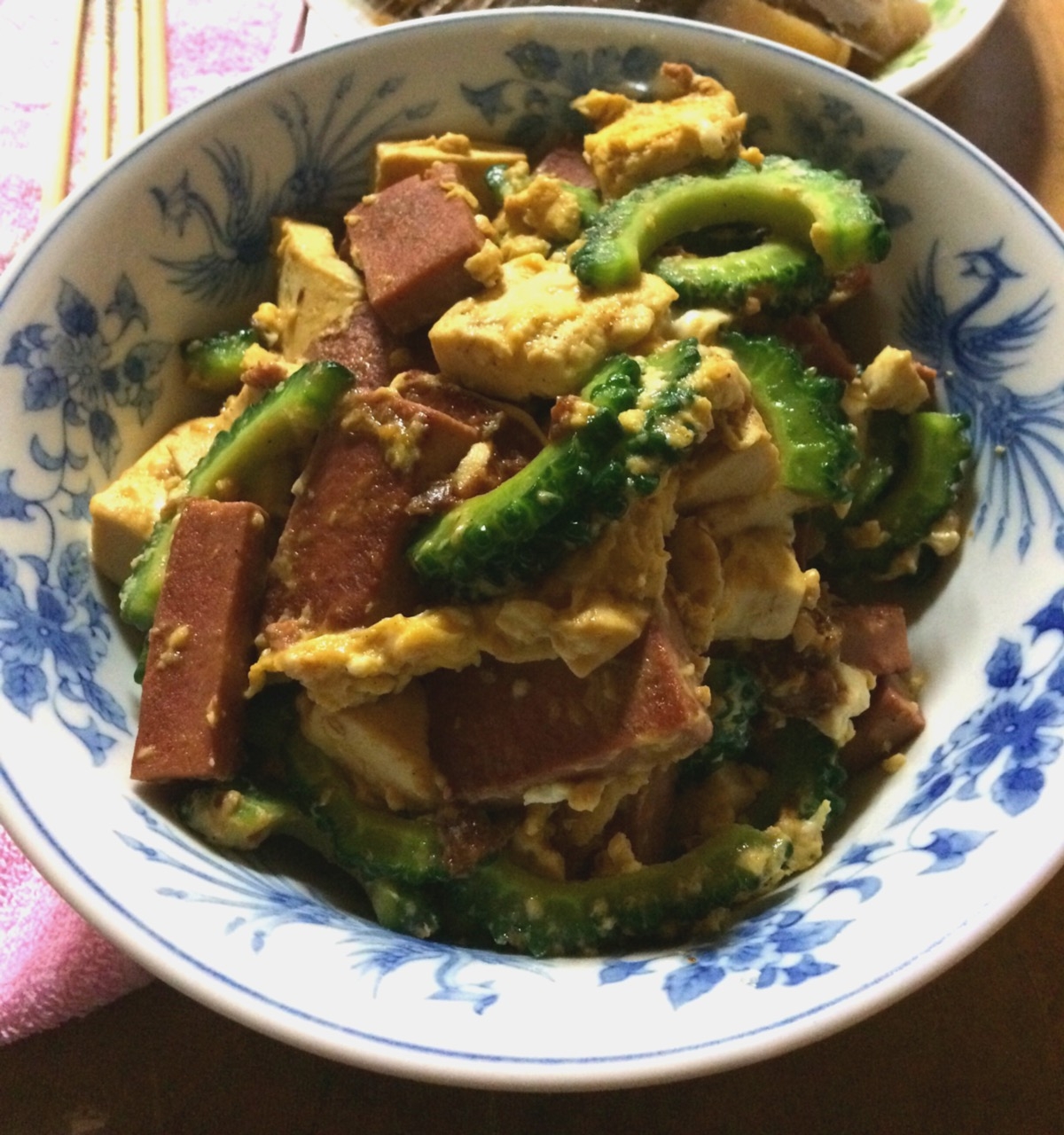 具材は4つ!即席醬が決めてのゴーヤーチャンプル