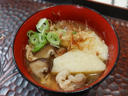 京三つ葉と鰹節がポイントな具だくさん豚汁