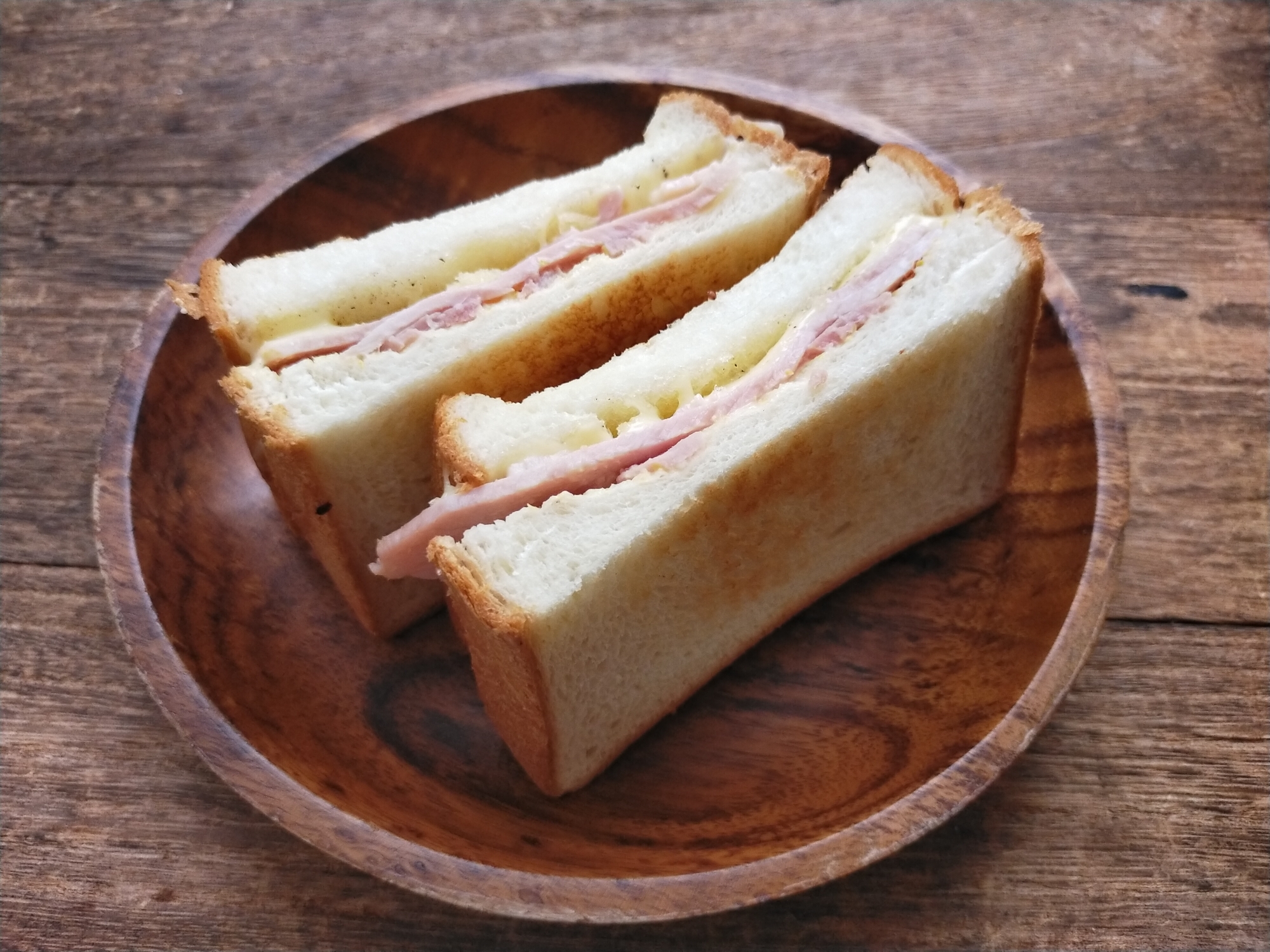 定番を極める！蜂蜜香るハムチーズサンドトースト