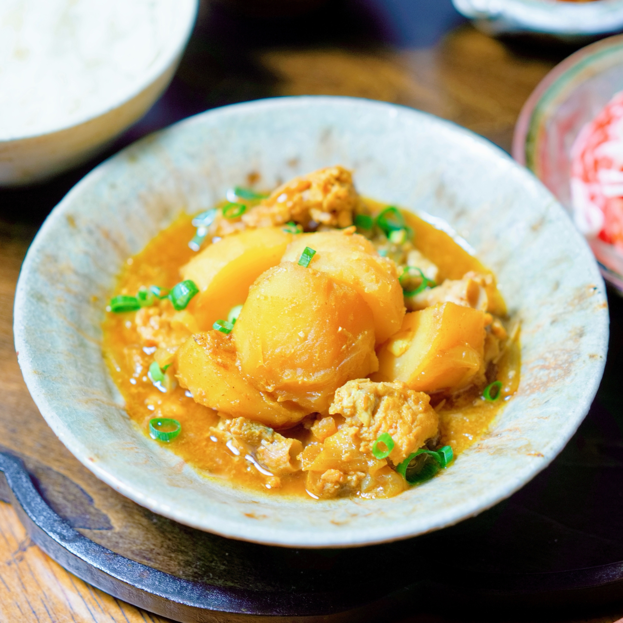 さけ中骨水煮缶とじゃがいものカレー煮【和食・主菜】