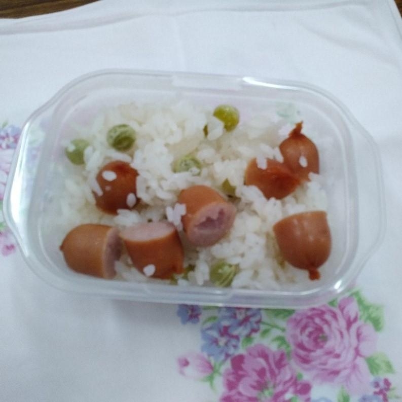 ウィンナーとえんどう豆のバターライス