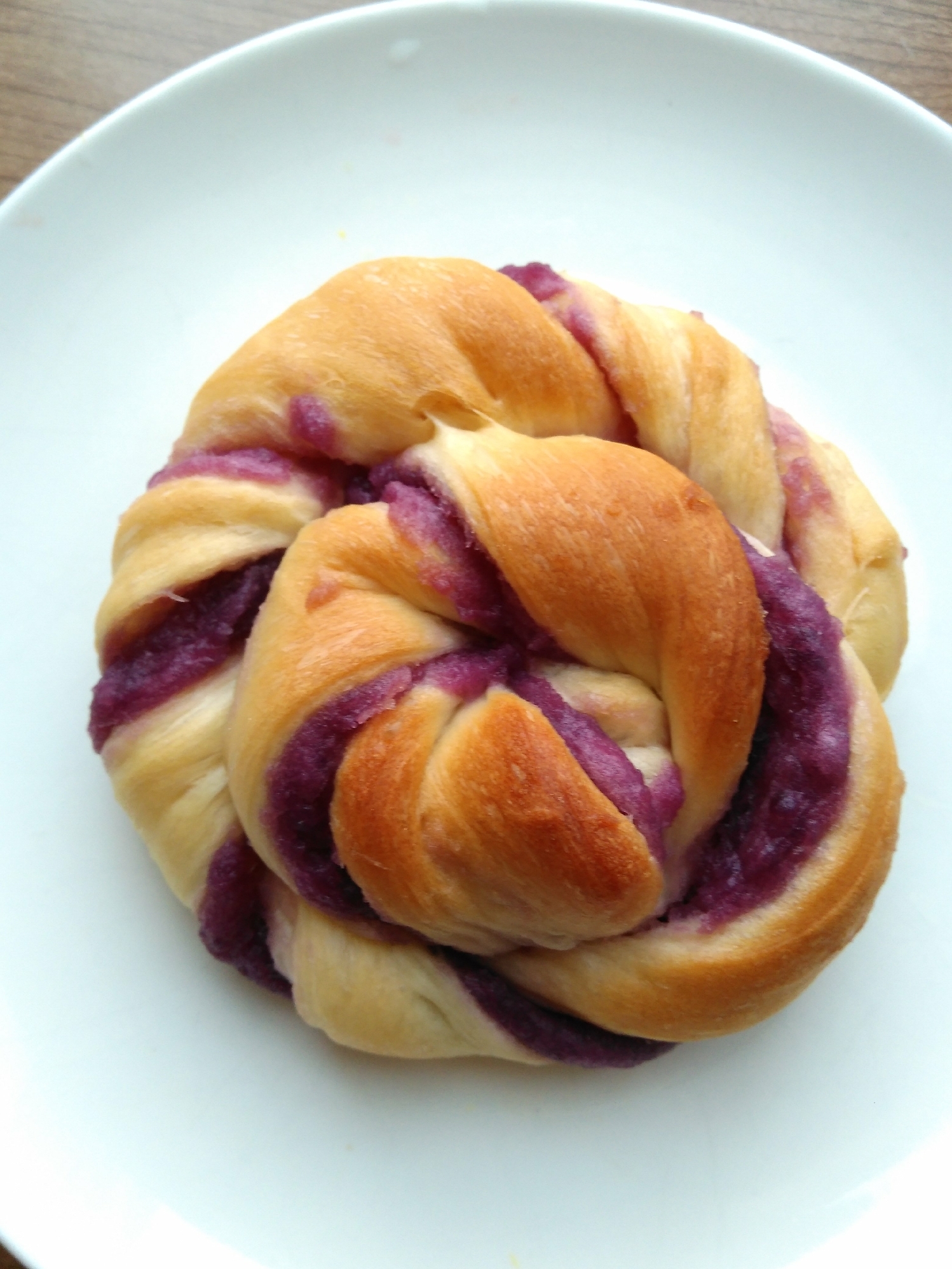 紫芋のうず巻パン