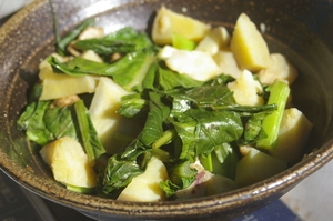 里芋と菜っ葉の炒め煮