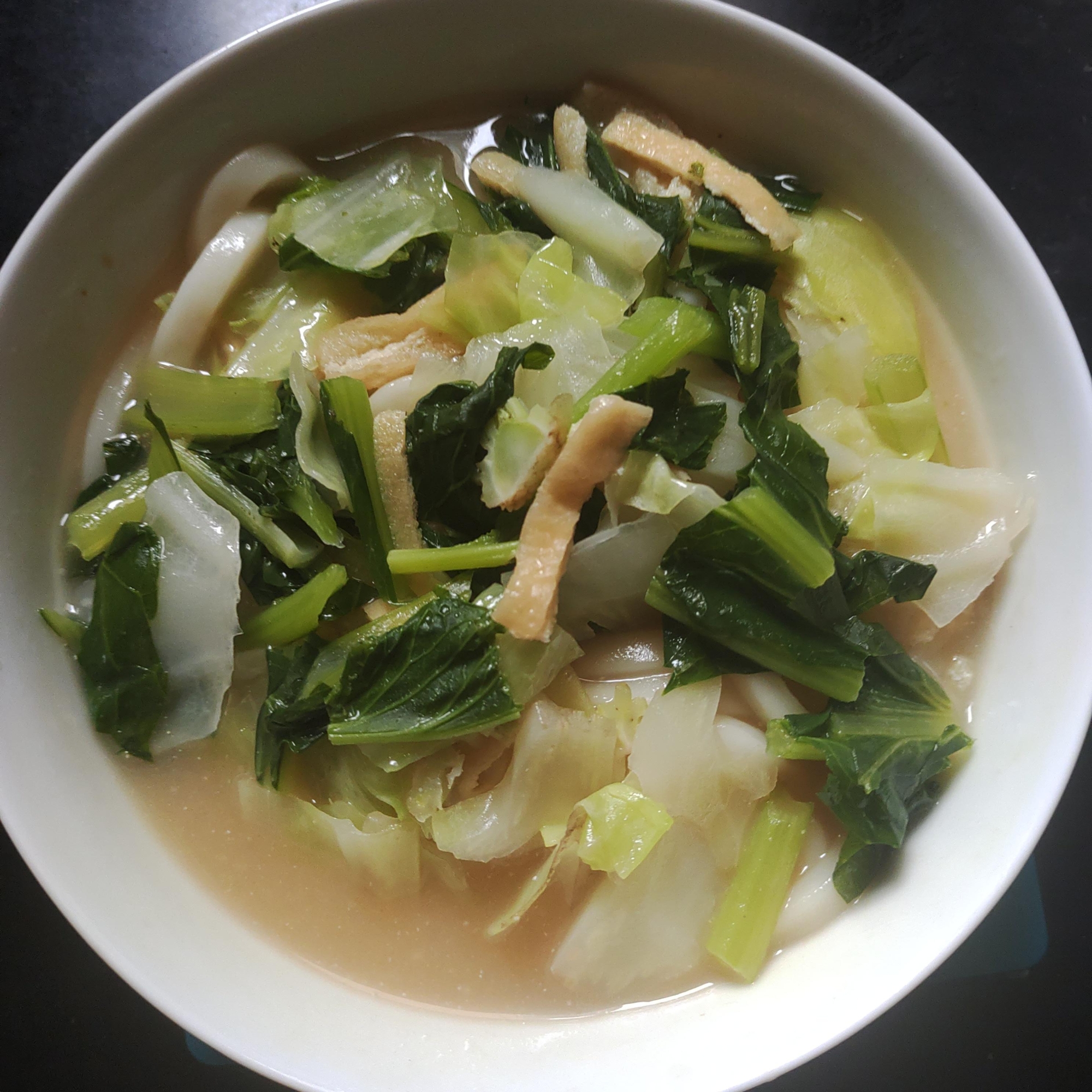 小松菜、キャベツ、油揚げ、クリームうどん