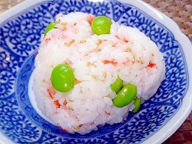 枝豆と桜えびゴマのおにぎり