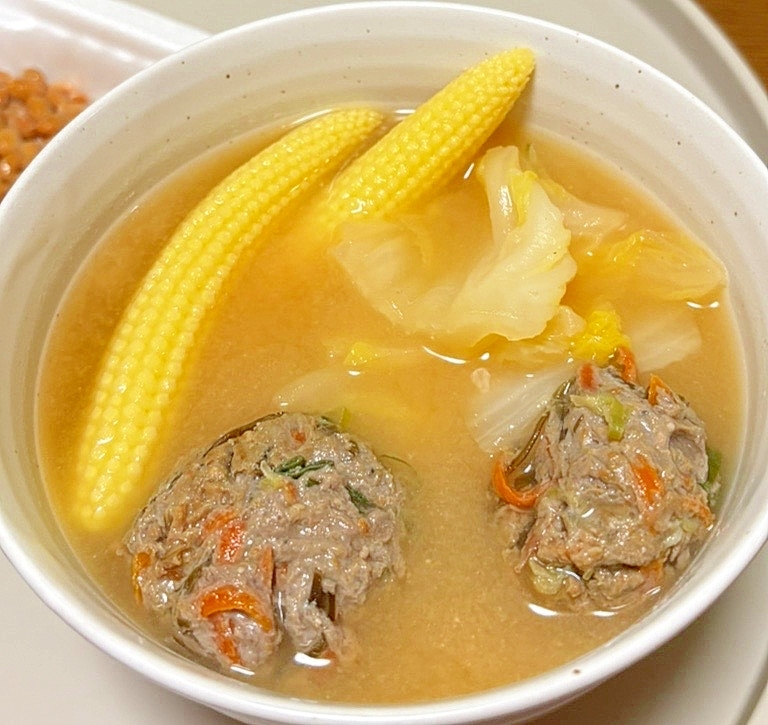 【主菜】いわし団子の白菜味噌汁