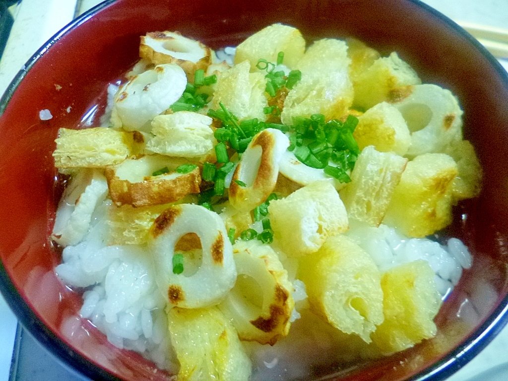 シメにピッタリ！ちくわと油揚げの中華スープご飯