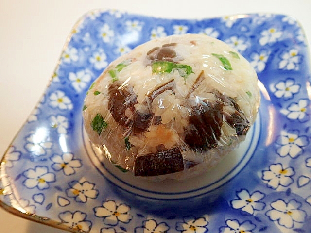 都こんぶとキューちゃんとわけぎのおにぎり レシピ 作り方 By ぷ みぃまま 楽天レシピ