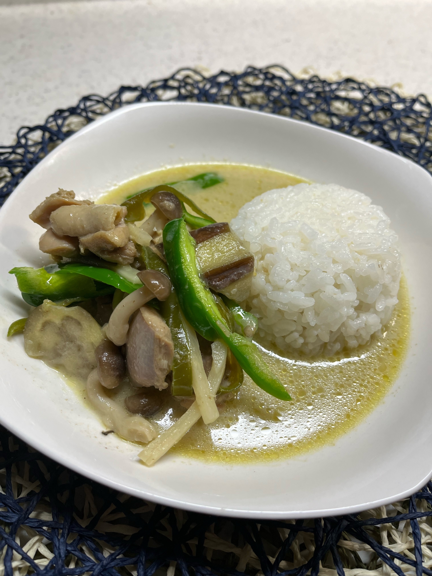 程よい辛さ♬簡単で本格的なグリーンカレー