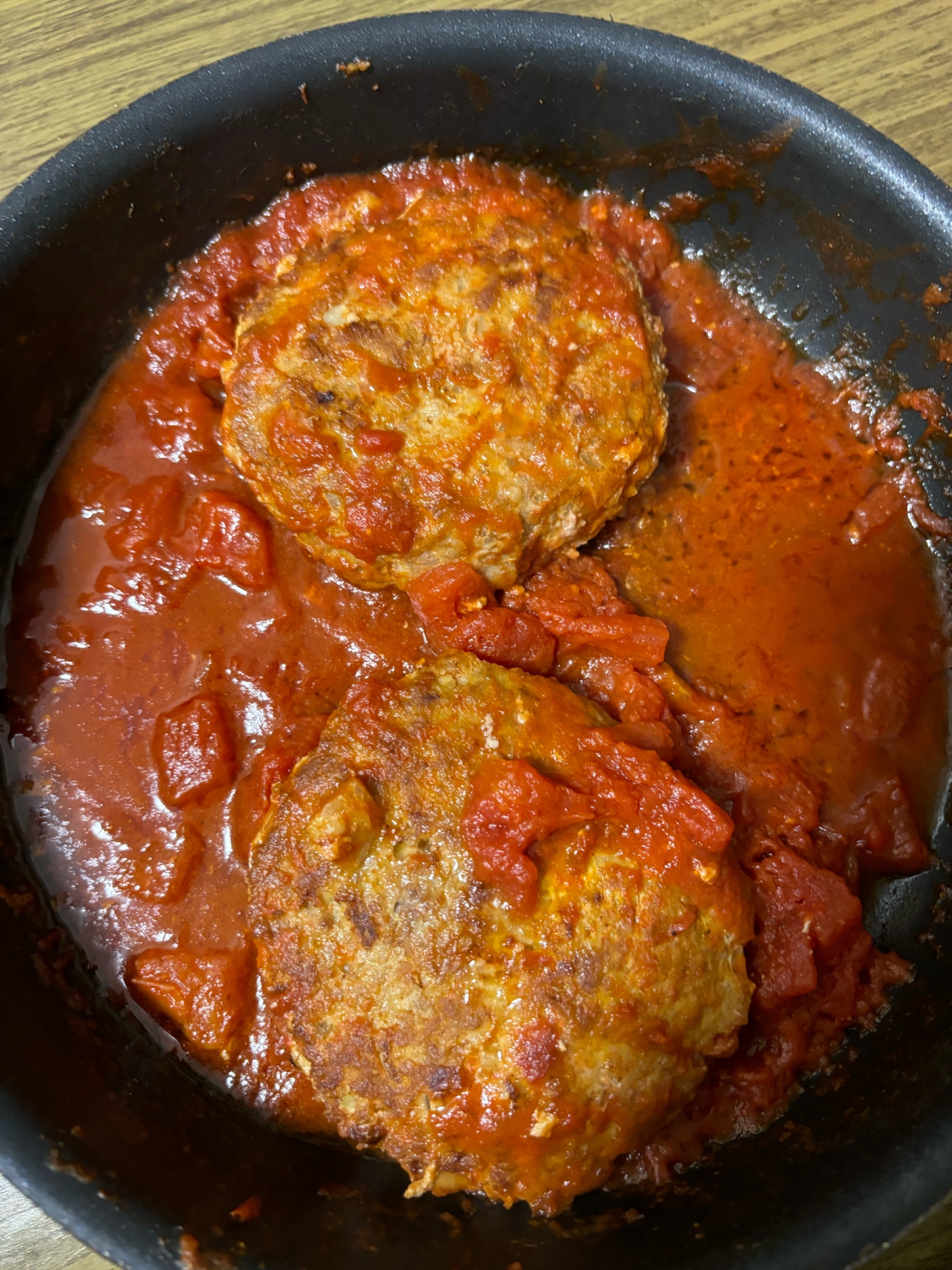 トマト缶で煮込みハンバーグ