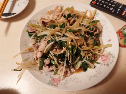 今日は豚もやし用スタミナ醤油炒めを作りました。同じ豚肉を使った料理と言う事で作ったよレポートを送らせて頂きました。