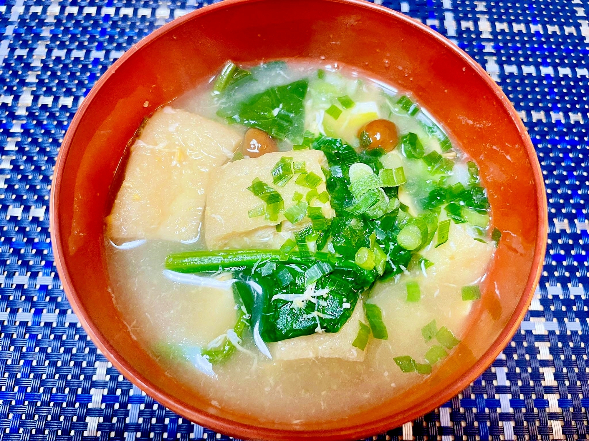 鍋だけの簡単調理！ほうれん草卵とじ味噌汁