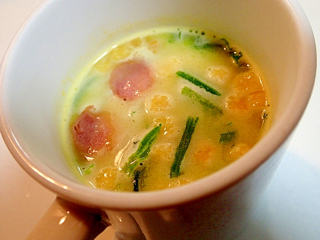 カップスープで　ウインナーとほうれん草の南瓜スープ