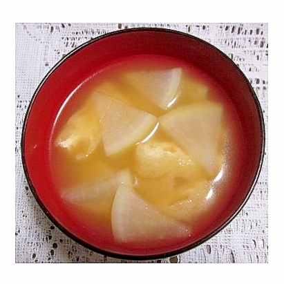 大根と油揚げの味噌汁（昆布だし）