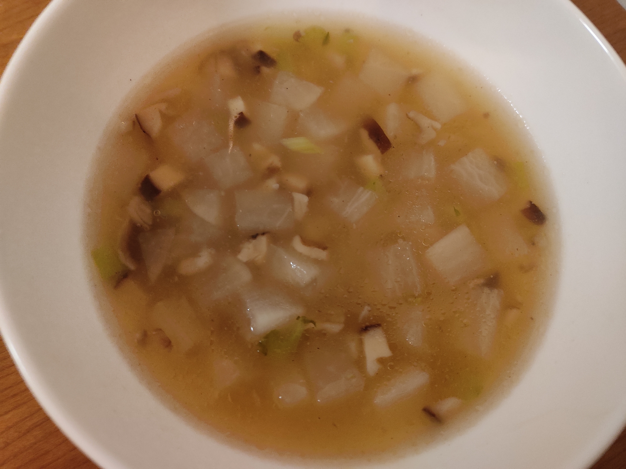 旨味たっぷり☆しいたけと大根の韓国風スープ