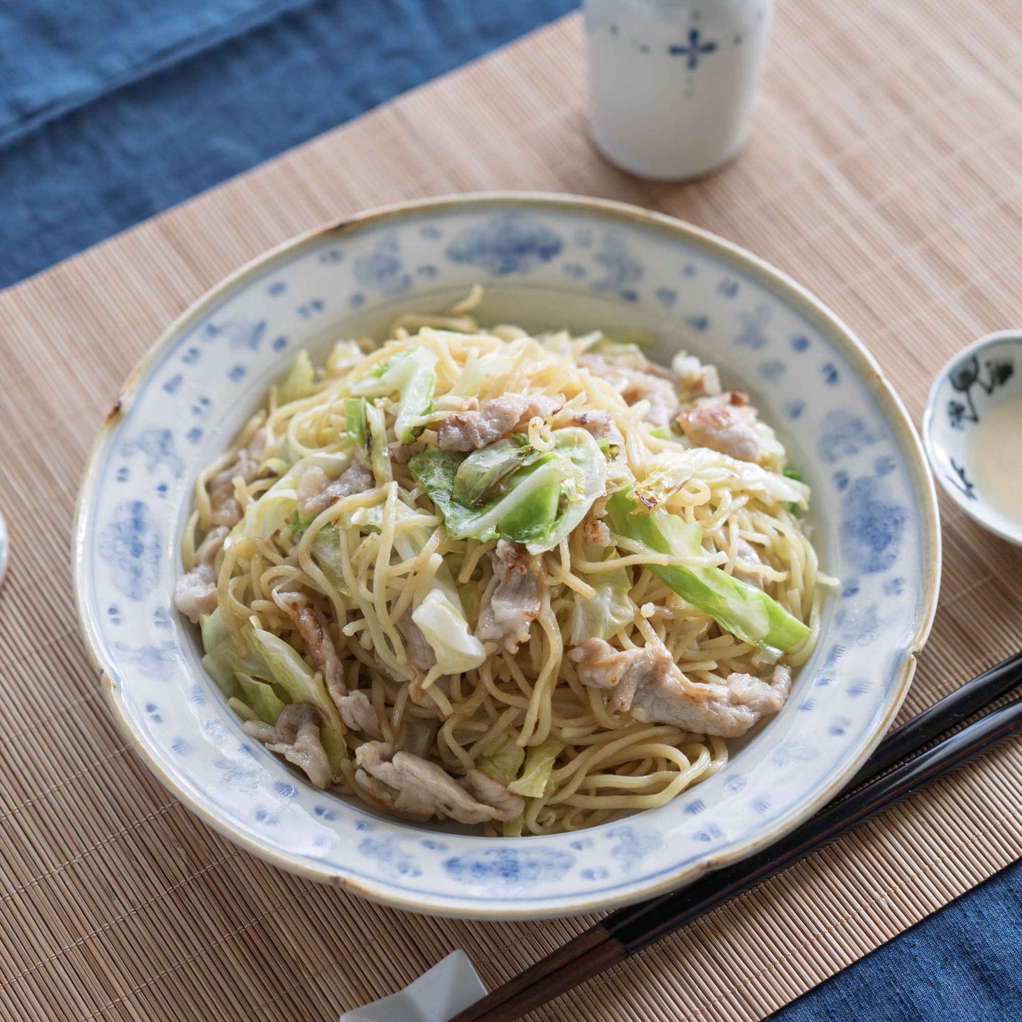 キャベツと豚肉の塩焼きそば〜辛子酢添え