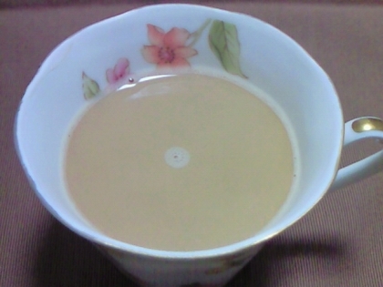 抹茶入りの缶コーヒーを見かけ、気になってたの～！！
先ずは、ちょっと恐る恐る飲んでみたら「あれ～♫」＾＾ｖ
苦い＋苦い＝不思議だけど、コクが出た感じ～❤イケる☆