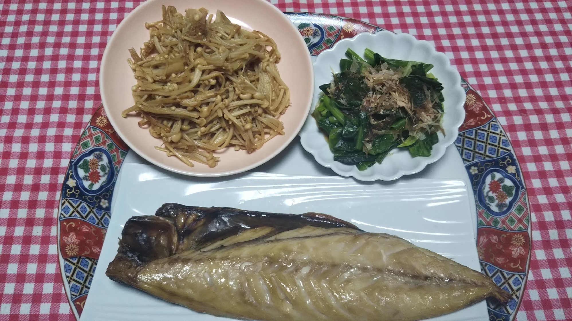 干し鯖の塩焼きとエノキバターとほうれん草のお浸し☆