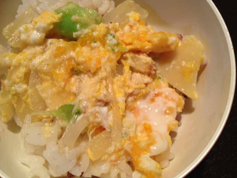 トマト卵丼