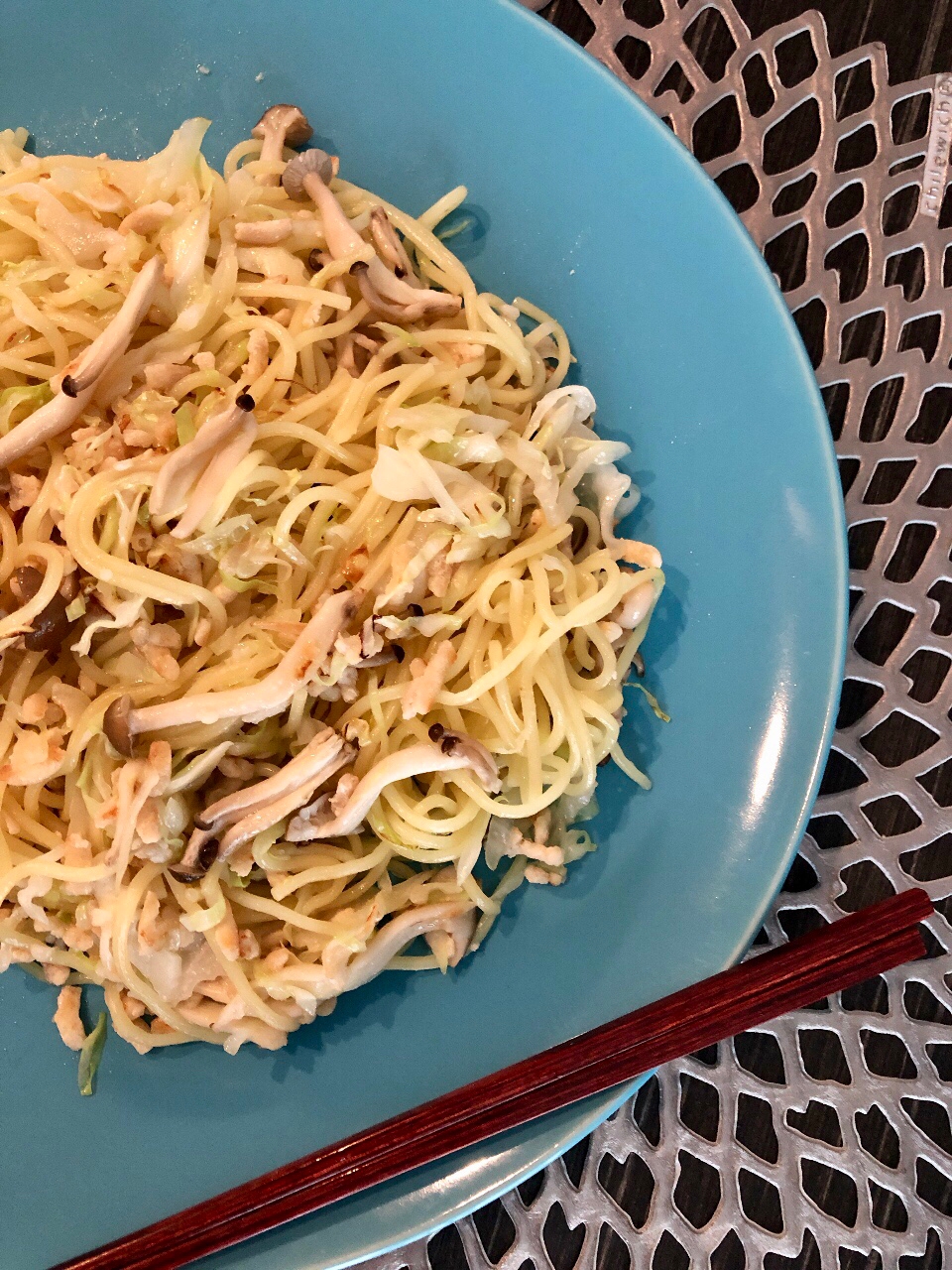 レモン香る 鶏ひき肉の塩麹ガーリック焼きそば