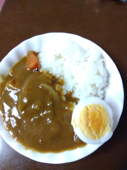 ゆで卵のせカレー