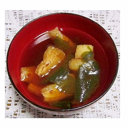 わかめと油揚げの赤だし