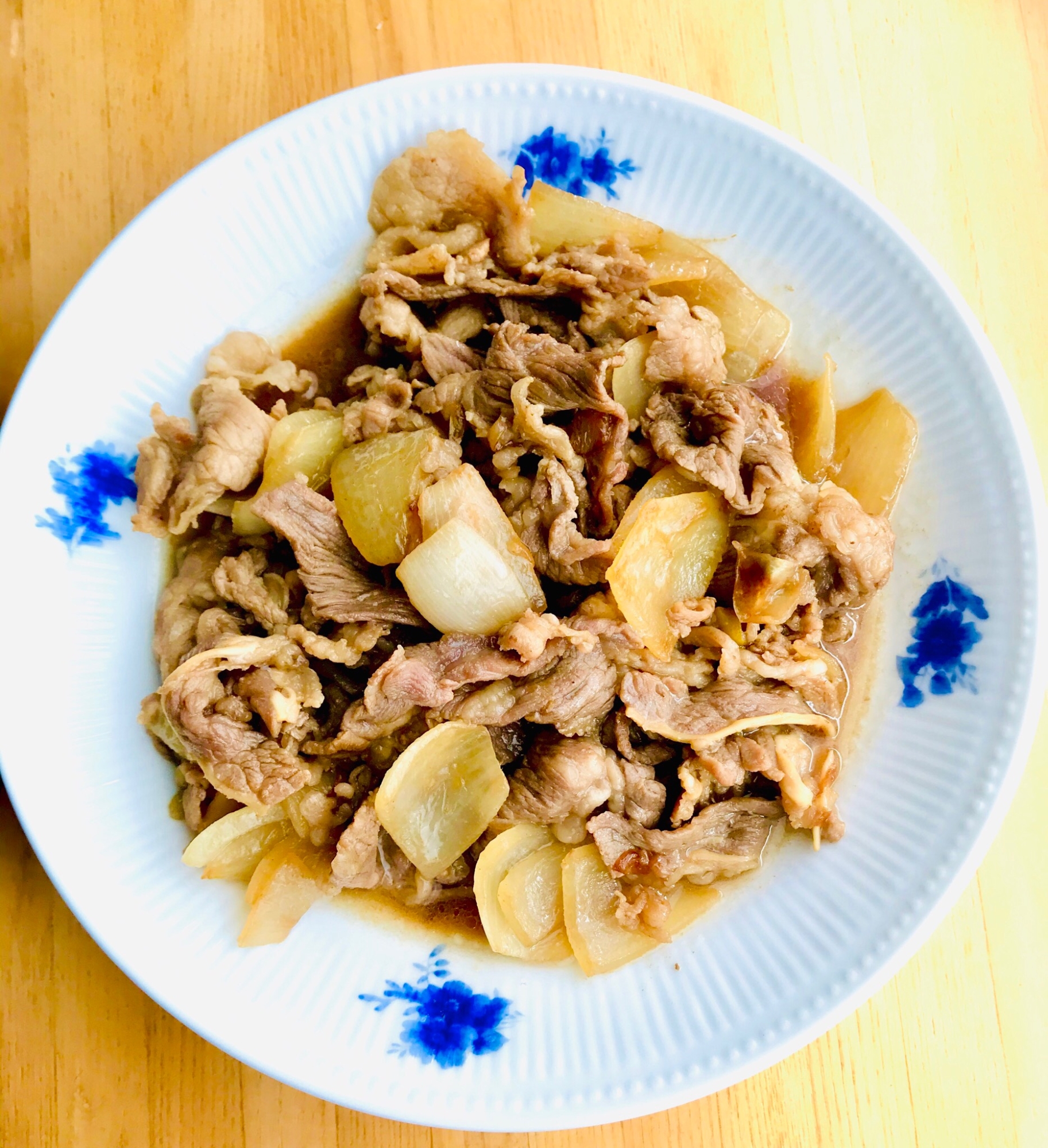 すき焼き風 牛肉と玉ねぎの甘辛煮込み