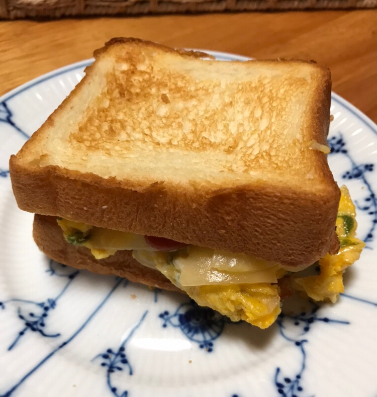 新玉ねぎと焼きばら海苔の卵焼きサンド