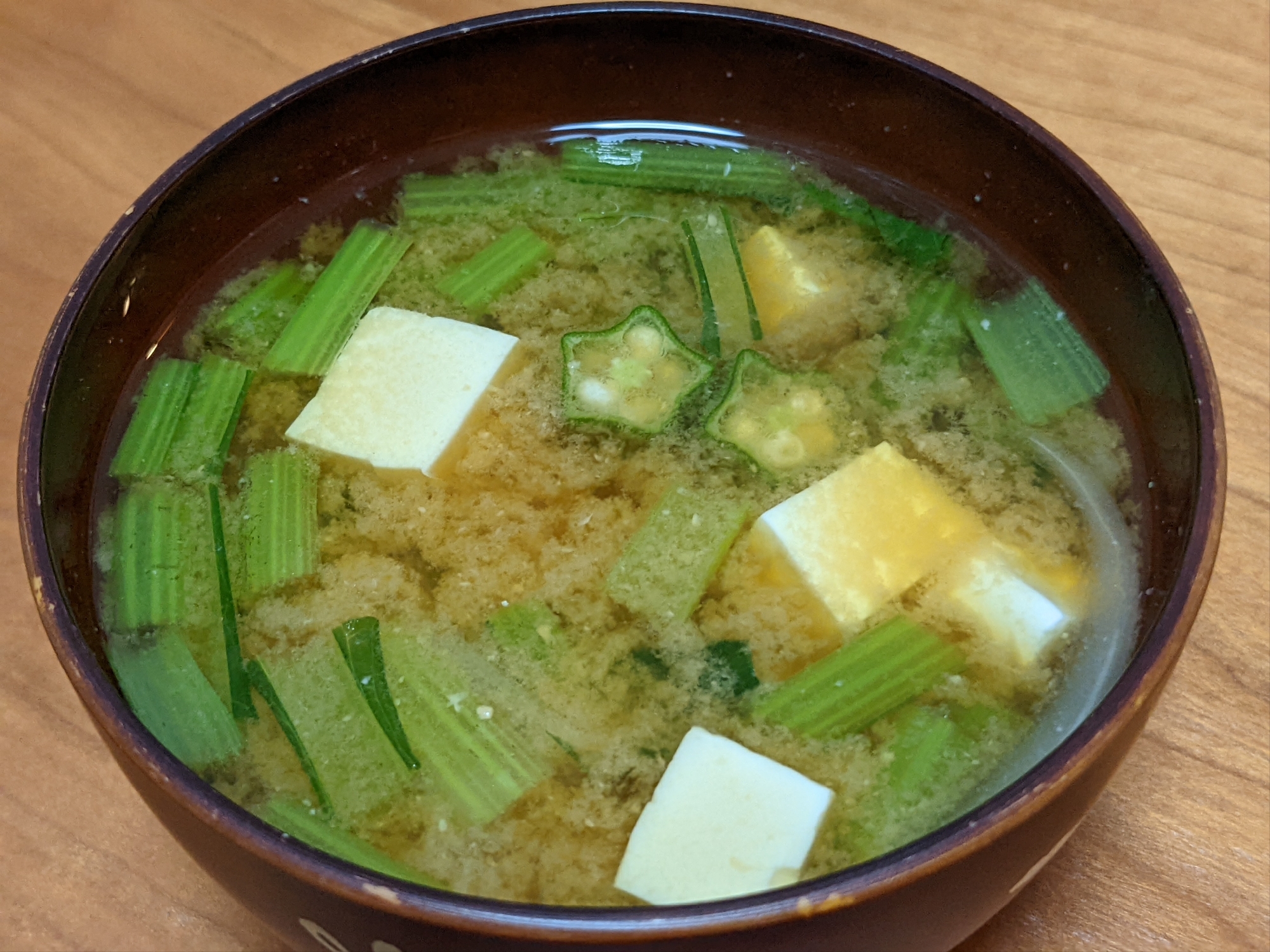 オクラと小松菜のお味噌汁