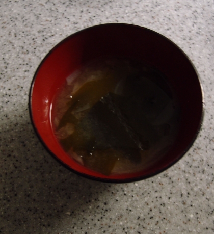 昆布だしの絹ごし豆腐とわかめのお味噌汁˖✧˖°