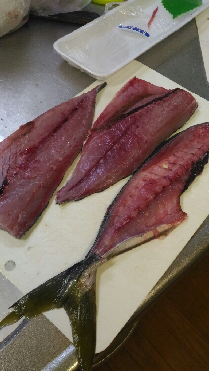 お安く買ったツバス☆大きな魚をさばくのは初めてでした(^_^)/参考にさせていただきました♪ありがとうございます(o^^o)